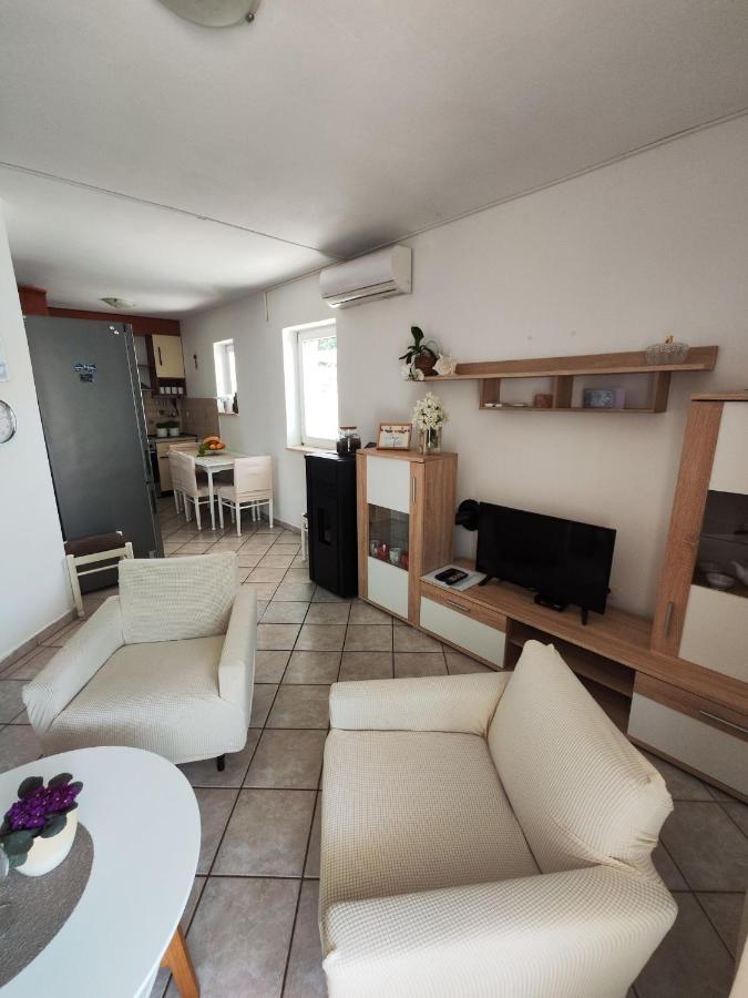 Apartments Snjezana Novi Vinodolski Exterior photo